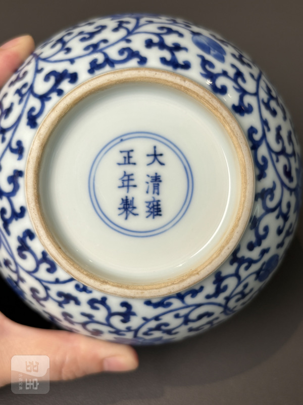 清雍正 青花缠枝莲纹花囊 - 图15